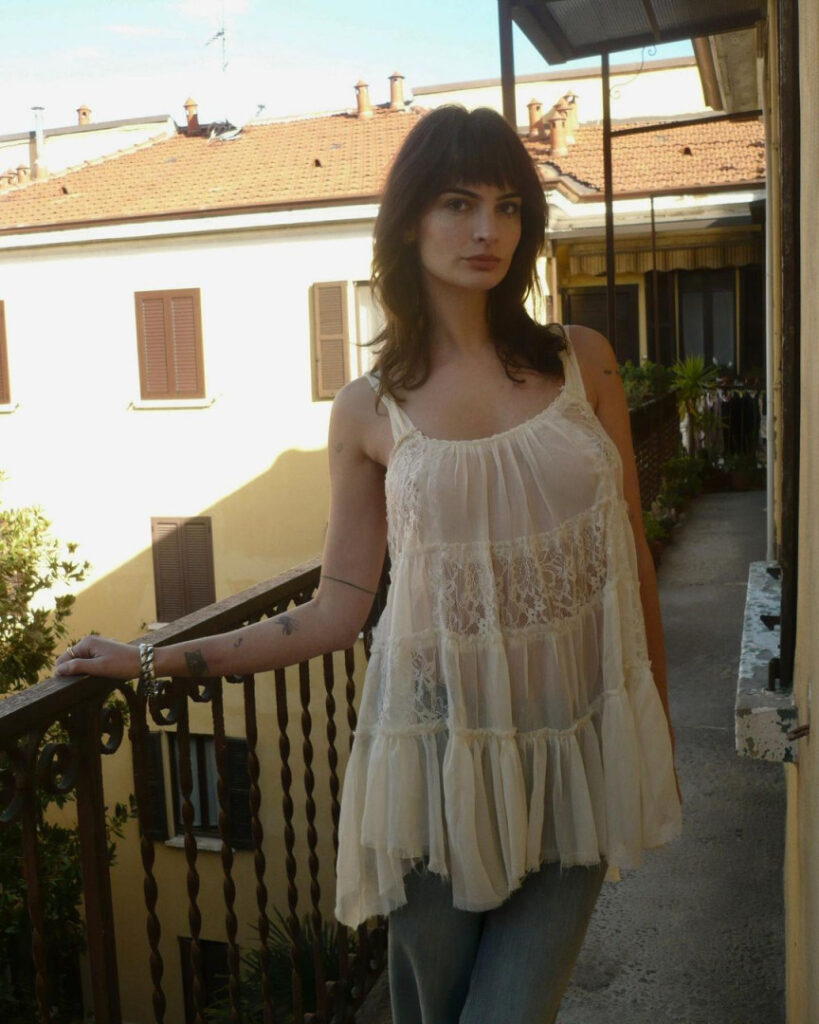 Celeb – Clara Beneytout – Nude