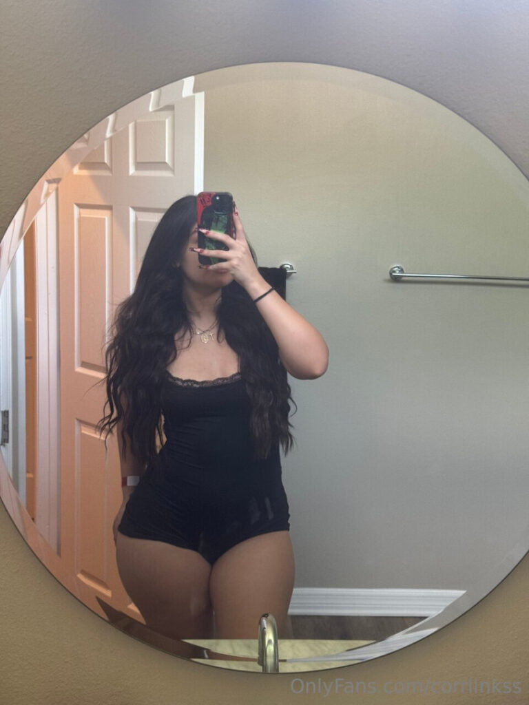 OnlyFans – Instagram – T H I C C – Corrlinkss / Cxrrlinkss / Mariela Diaz – Nude