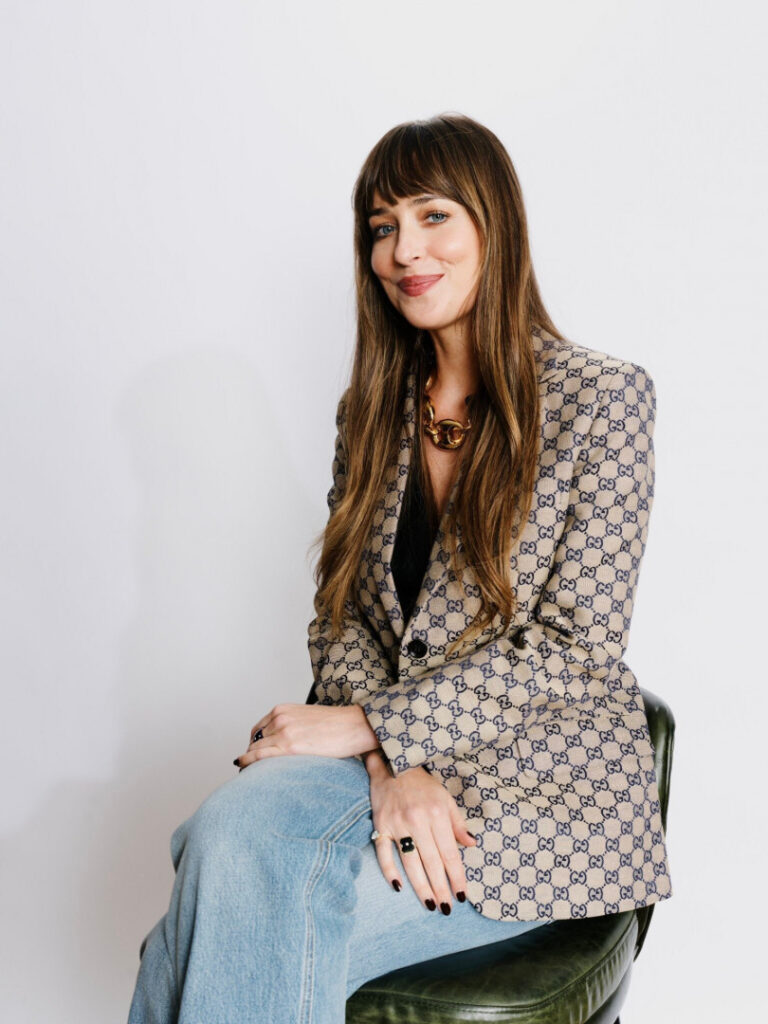 Celeb – Dakota Johnson – Nude