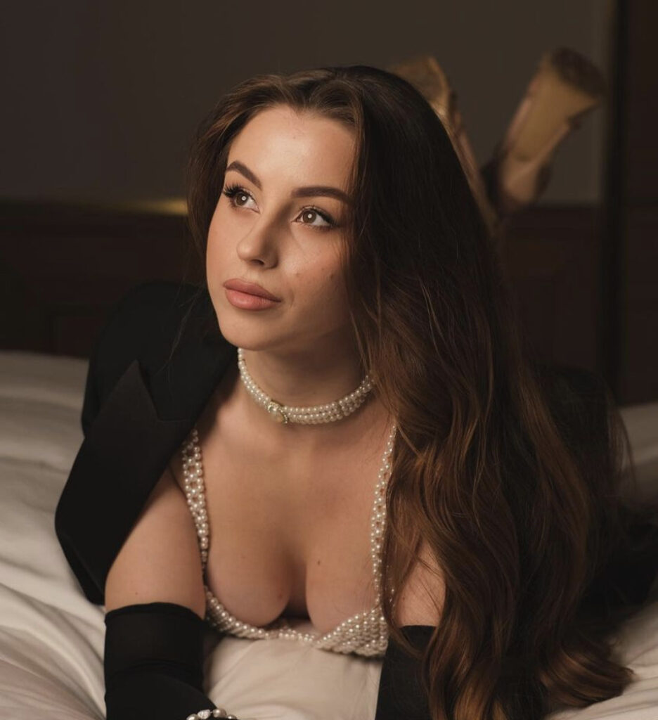 Cam Girls – Fansly – Elice – Nude