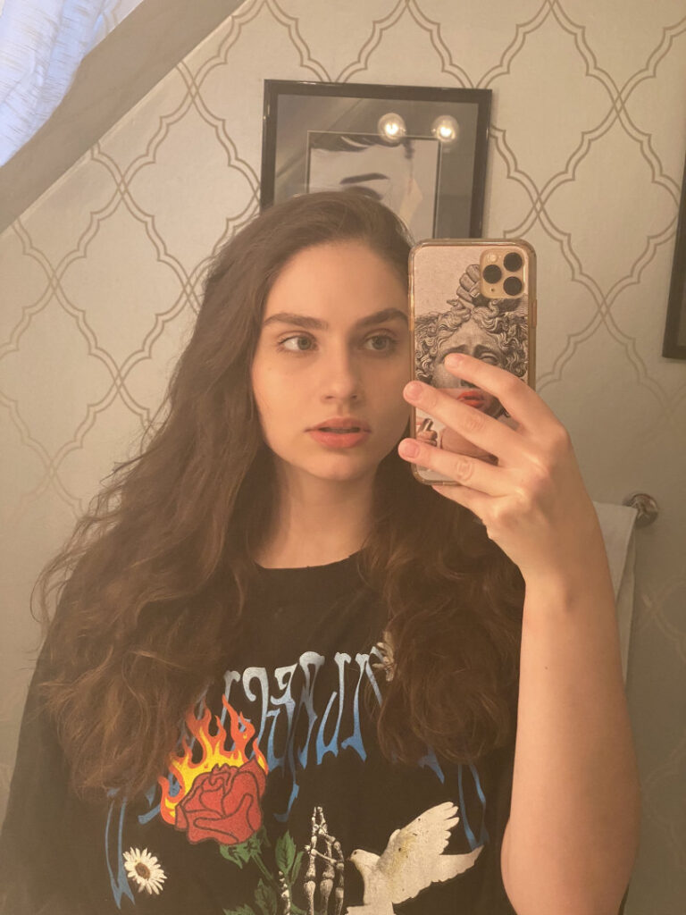 Youtube – T H I C C – Elisabeth Marchini (theScore Esports) – Nude