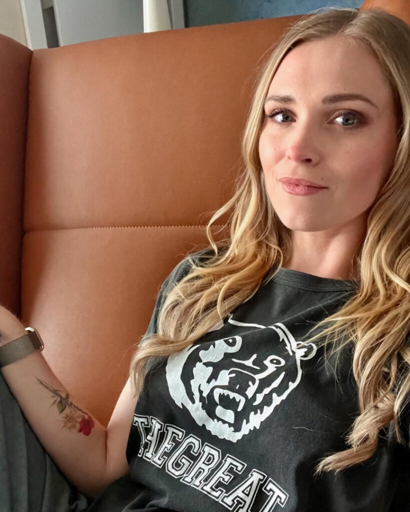 Celeb – Eliza Taylor – Nude