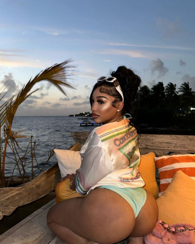 Instagram – T H I C C – Ebony – Ella Bandz / Bands – Nude