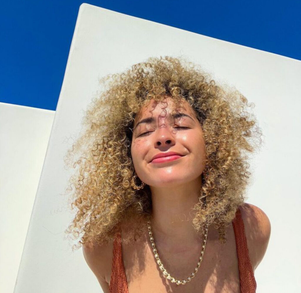 Celeb – Ella Eyre – Nude
