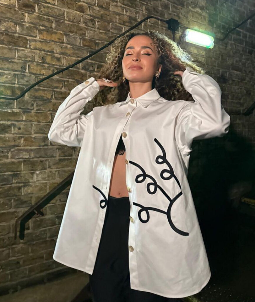 Celeb – Ella Eyre – Nude