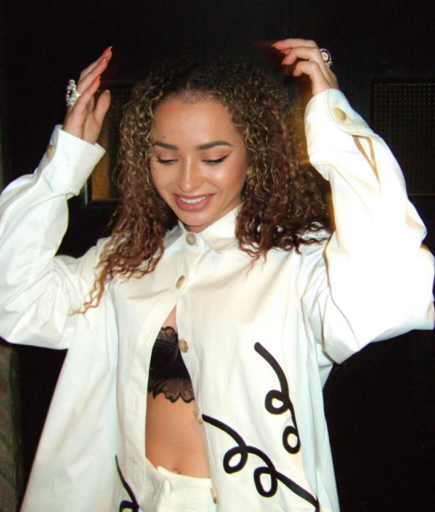 Celeb – Ella Eyre – Nude