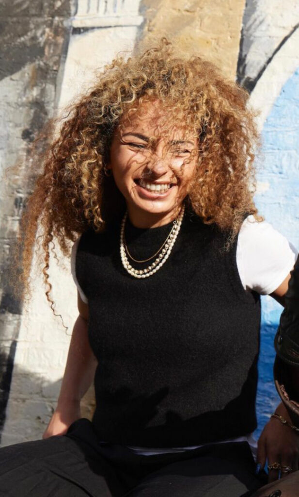 Celeb – Ella Eyre – Nude