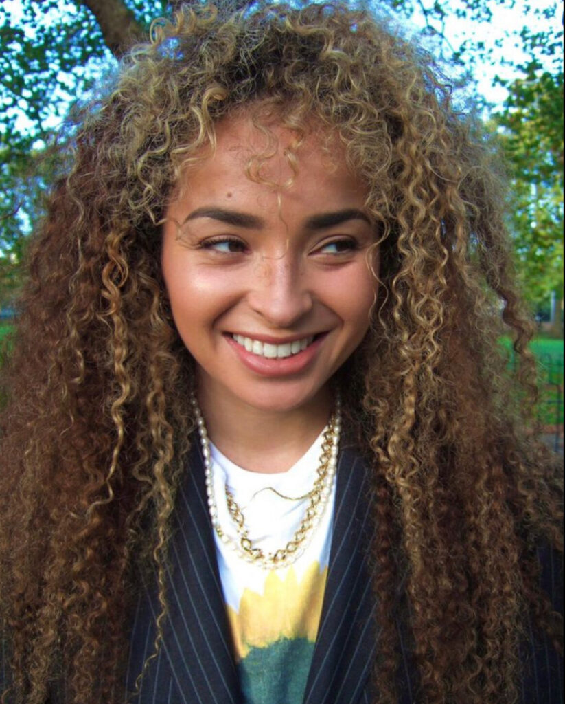 Celeb – Ella Eyre – Nude