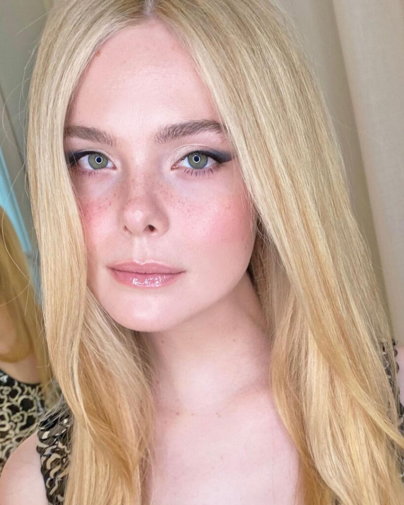 Celeb – Elle Fanning – Nude