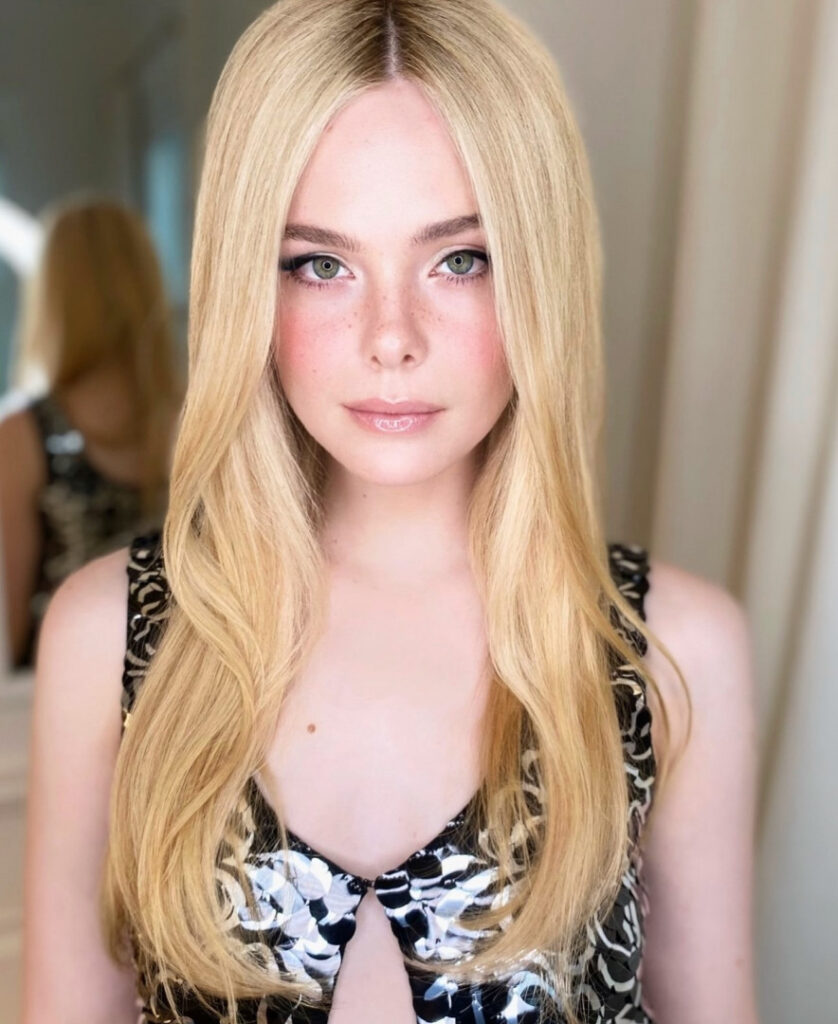 Celeb – Elle Fanning – Nude