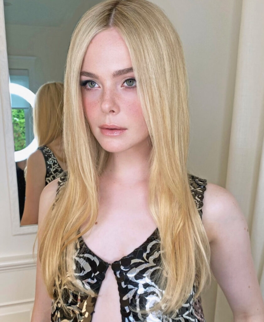 Celeb – Elle Fanning – Nude