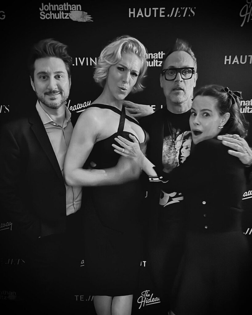 Celeb – Emily Hampshire – Nude