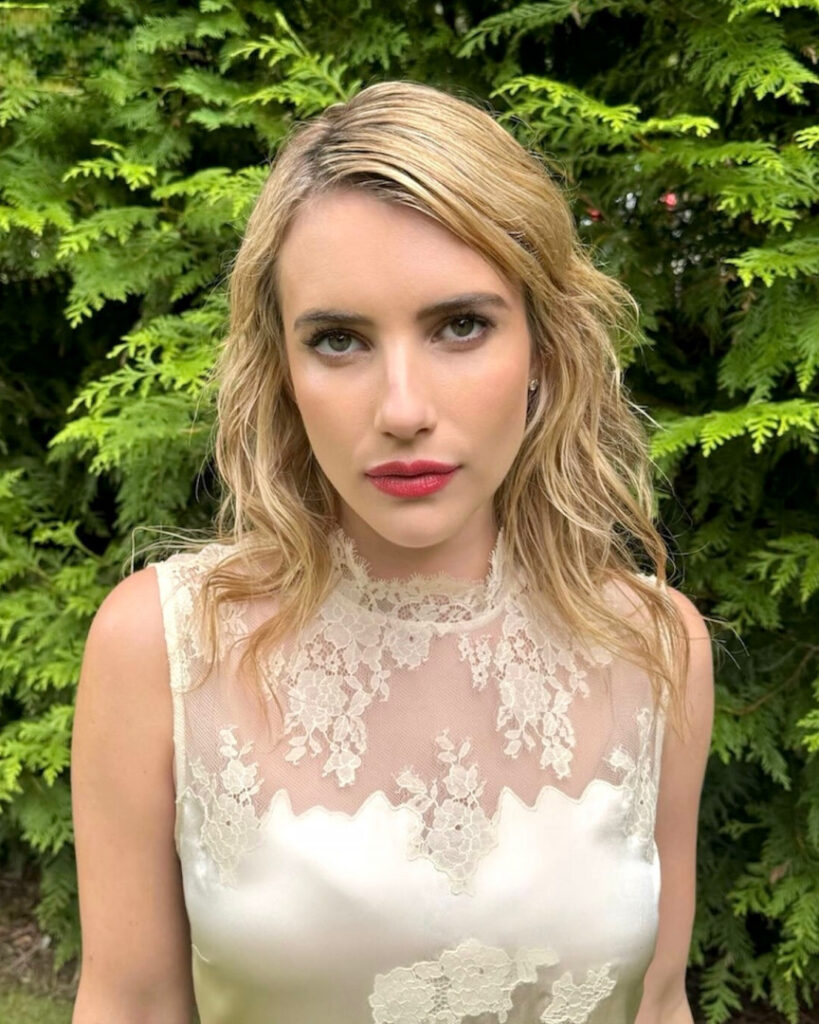 Celeb – Emma Roberts – Nude