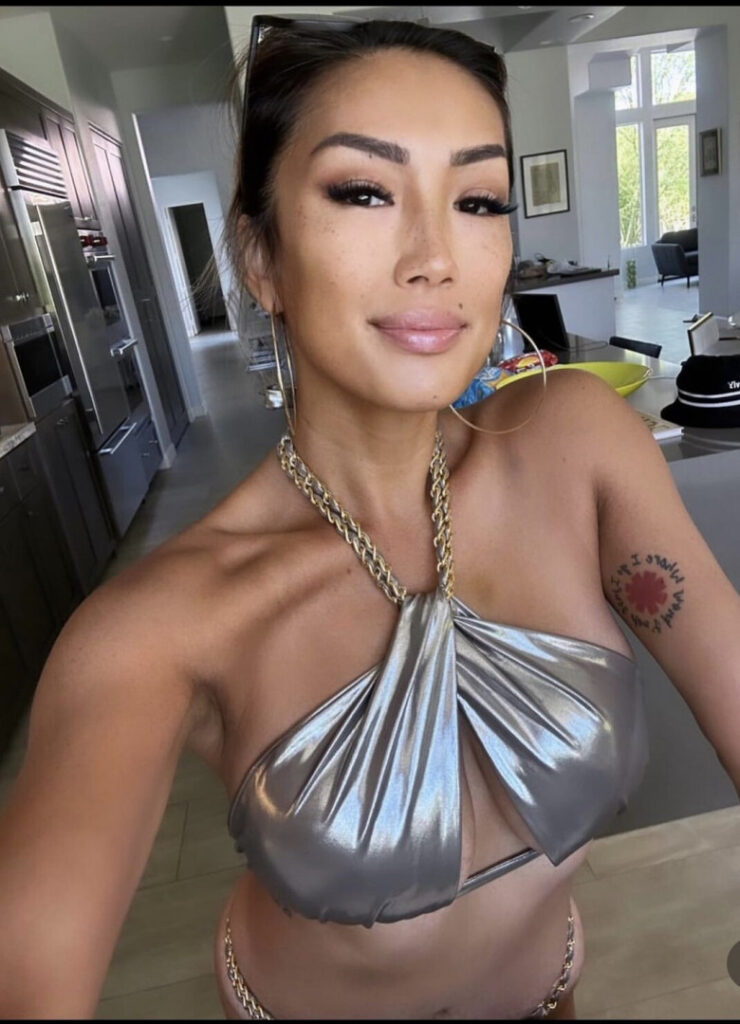 Instagram – MILF – Asian – Geena Martinez – Nude