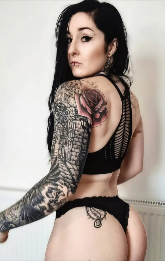 OnlyFans – Goth muscle mommy / roxxymission – Nude