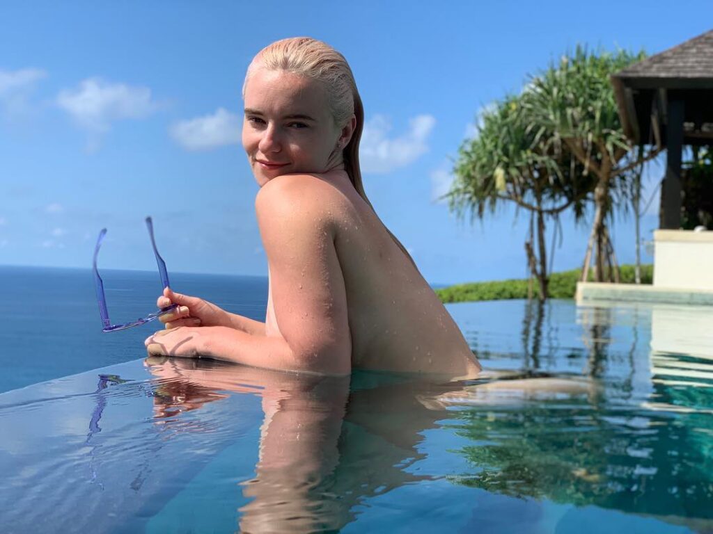 Celeb – Grace Chatto – Nude