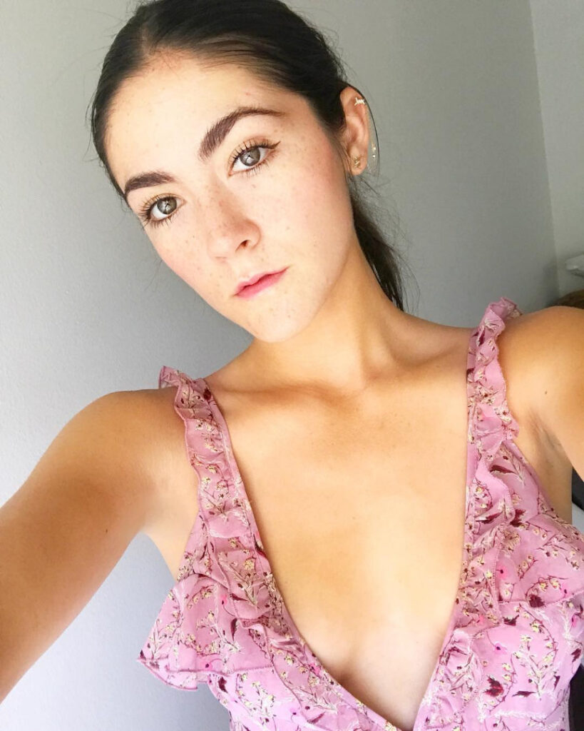 Celeb – Isabelle Fuhrman – Nude