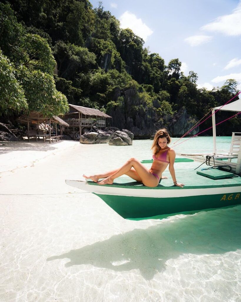 Instagram – Jess Dales | jess.wandering – Nude