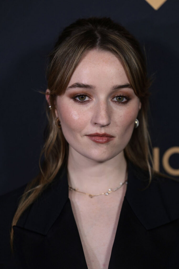 Celeb – Kaitlyn Dever – Nude