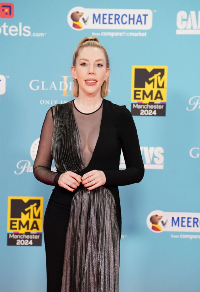 Celeb – MILF – Katherine Ryan – Nude