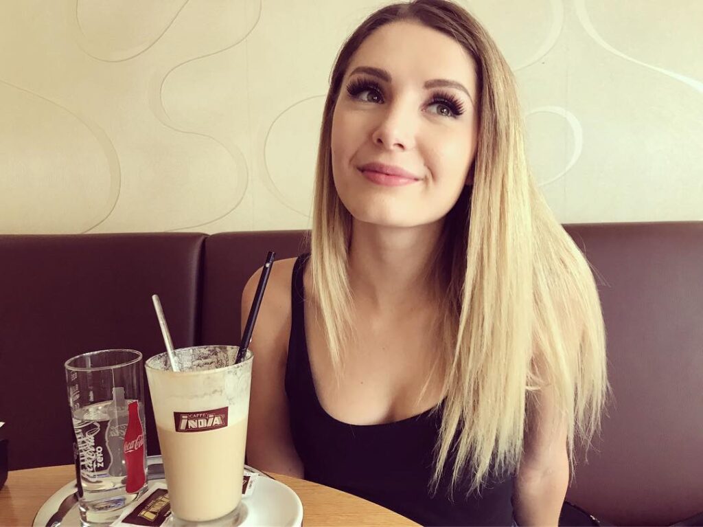 Youtube – Lauren Southern – Nude