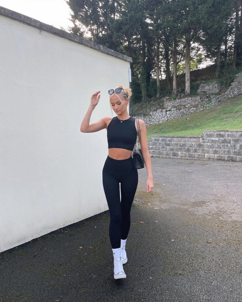 Instagram – Lauren Worboys – Nude