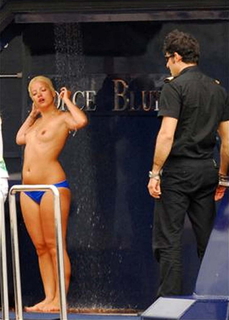 Celeb – Lily Allen – Nude