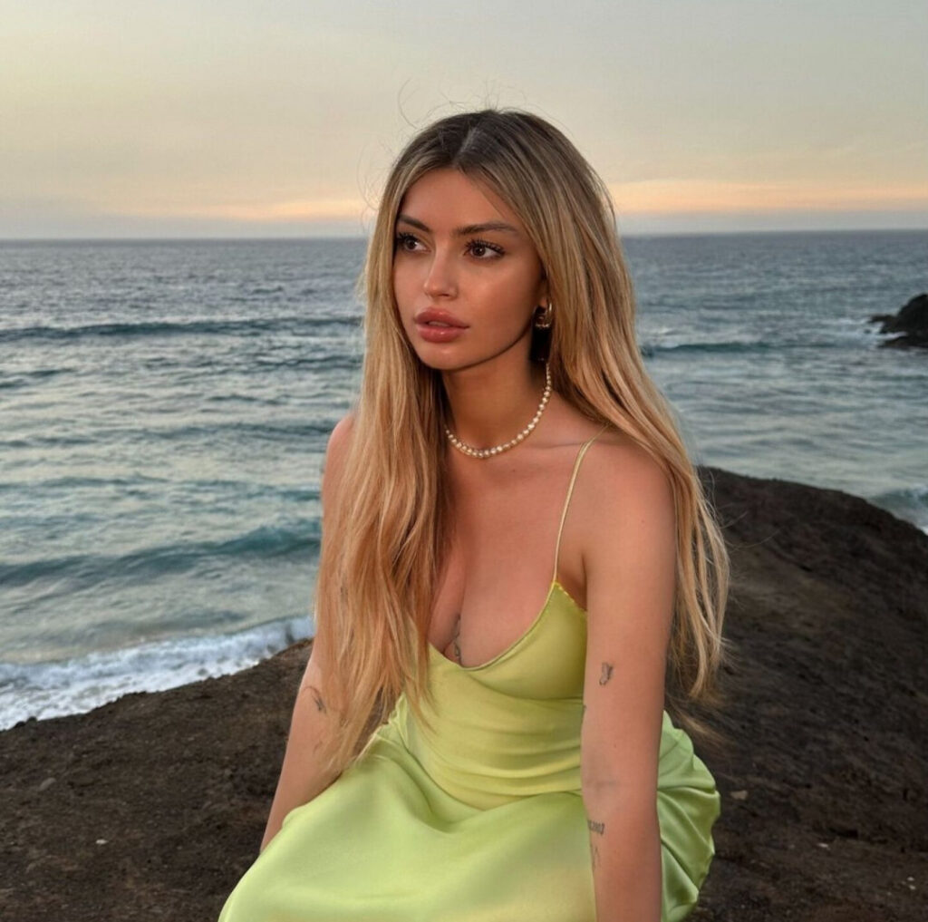 Youtube – TikTok – Instagram – Linuschka – Nude