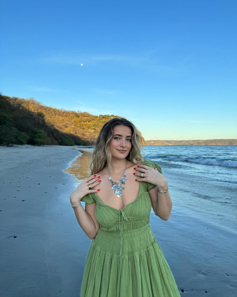 Instagram – Logan Rae Hill (Taylor Hill’s sister) – Nude