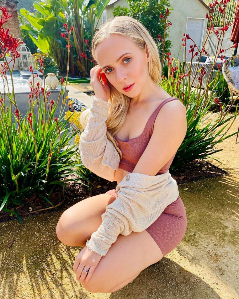 Youtube – Madilyn Bailey – Nude