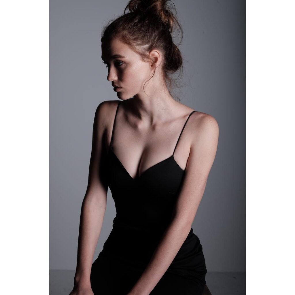 Celeb – Madison Lintz – Nude