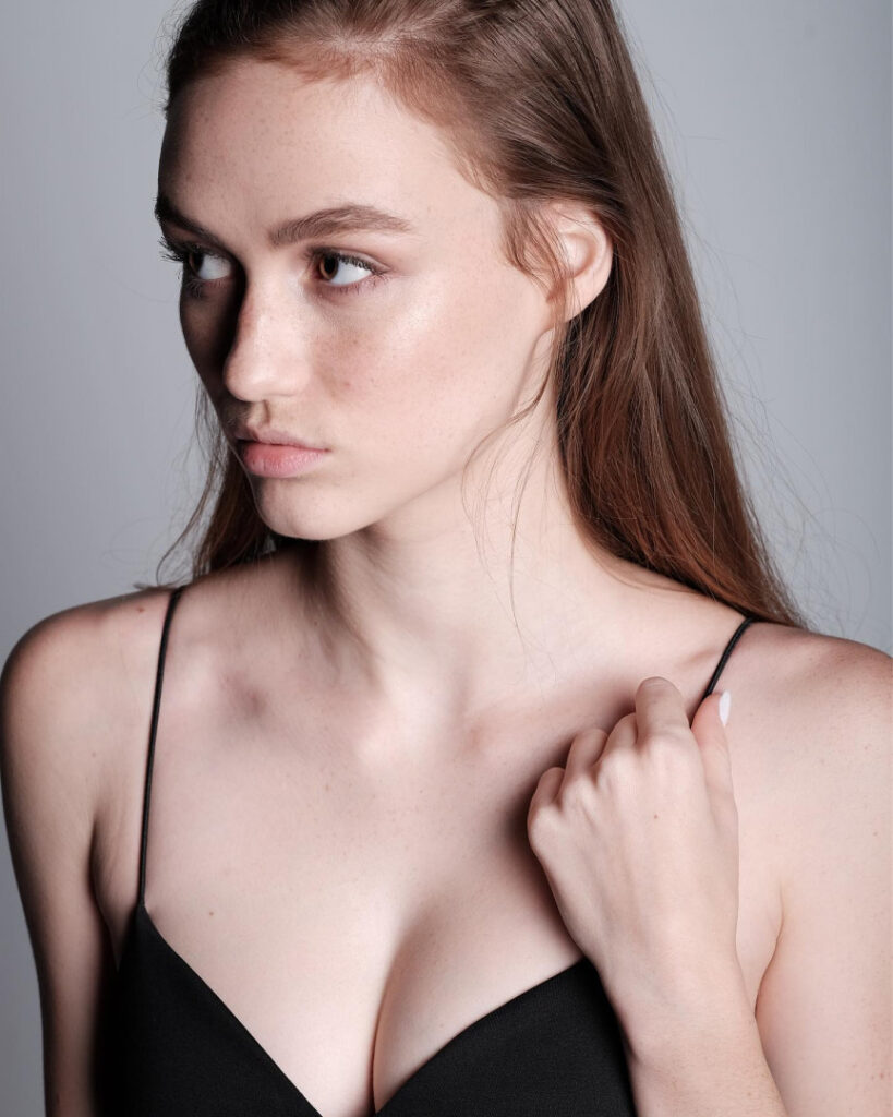 Celeb – Madison Lintz – Nude