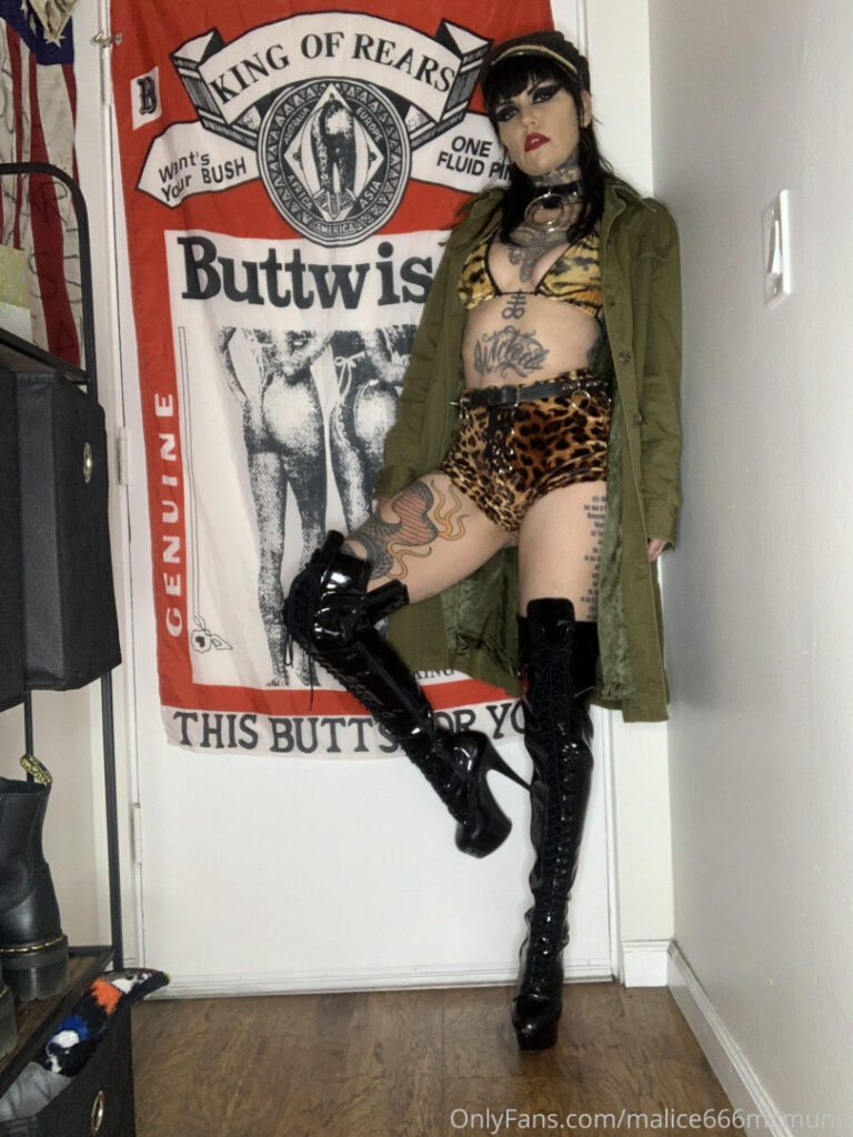 OnlyFans – Malice Mcmunn: punk rock queen – Nude