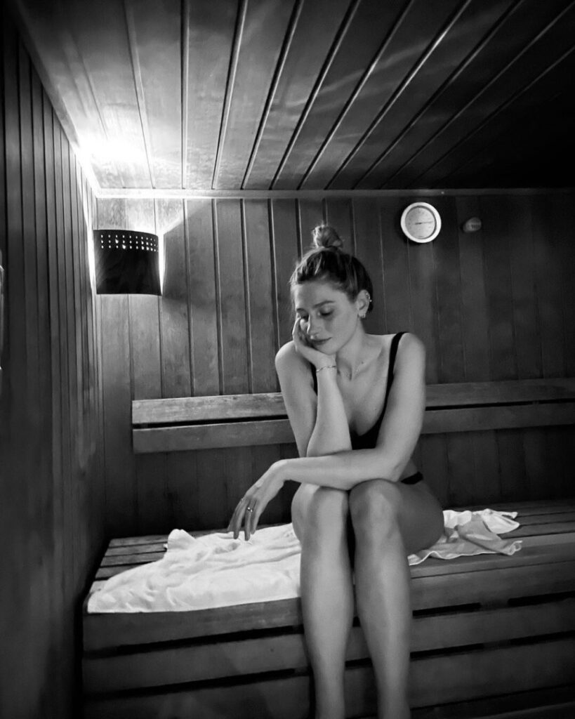 Instagram – Marine Dauchez – Nude