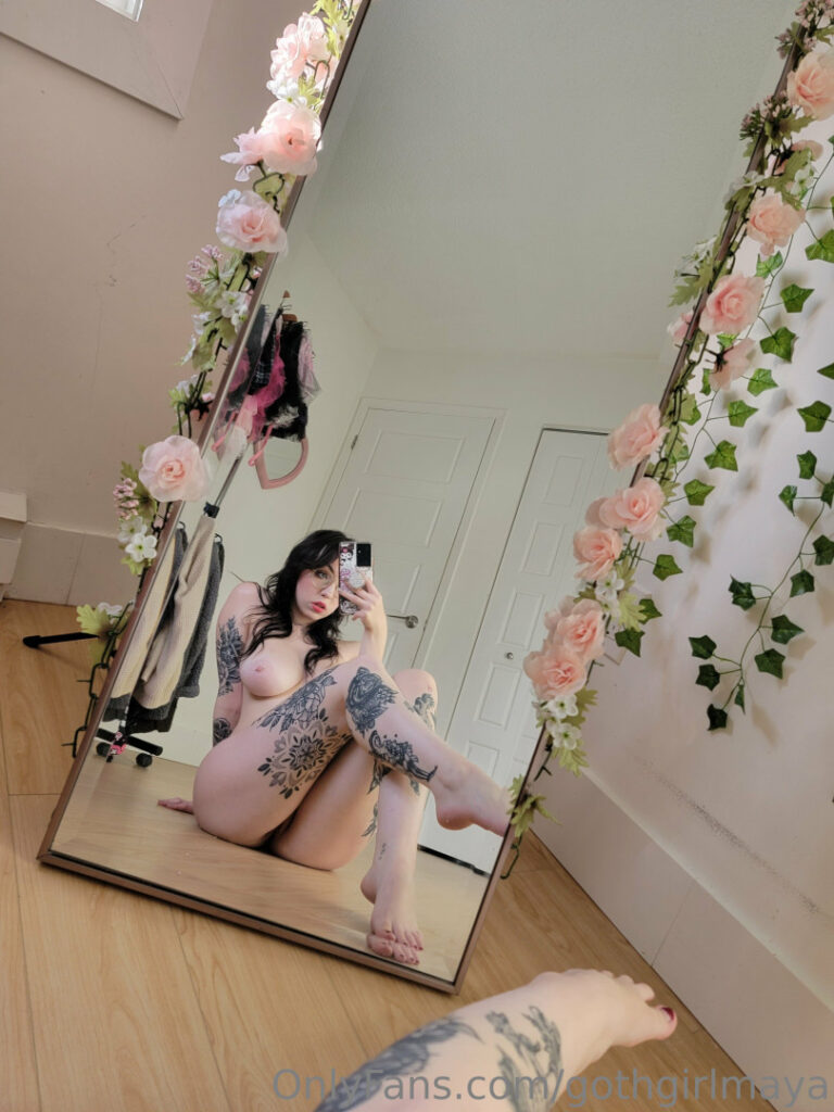 OnlyFans – Maya Mochii / maya_mochii / mayaluvsmochii / gothgirlmaya / gothgfmaya / mochii111 – Nude