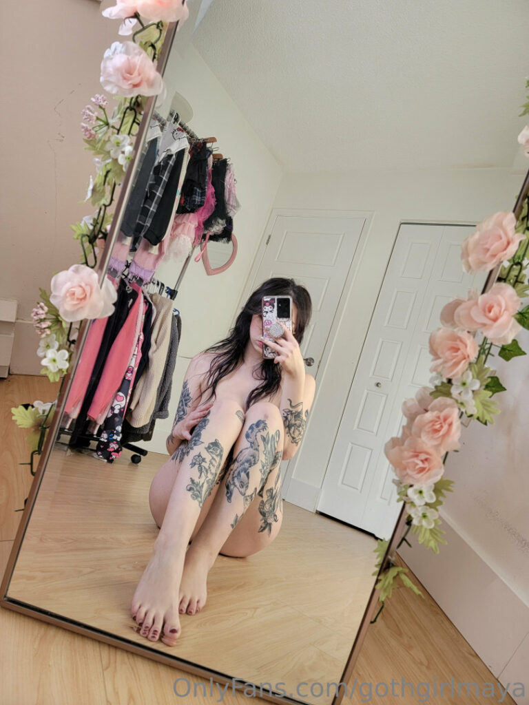 OnlyFans – Maya Mochii / maya_mochii / mayaluvsmochii / gothgirlmaya / gothgfmaya / mochii111 – Nude