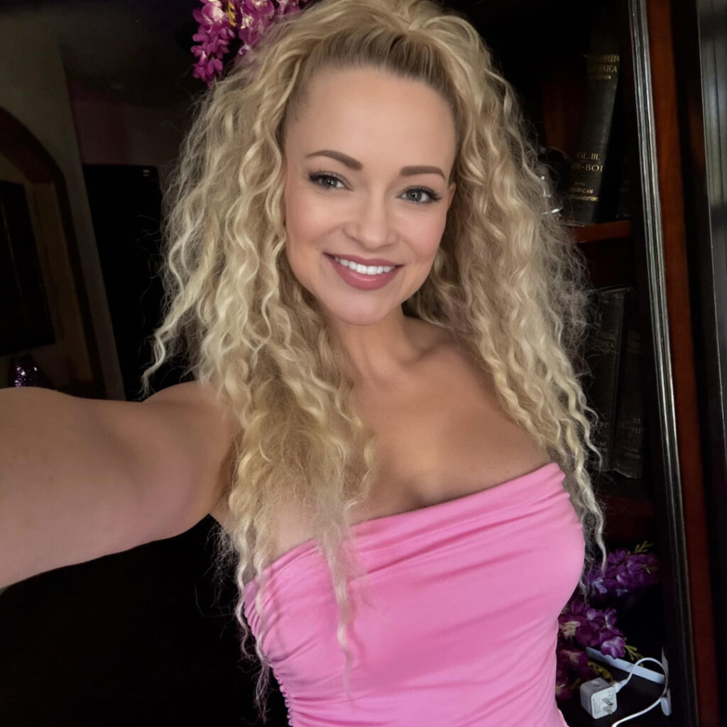 Celeb – Mindy Robinson – Nude