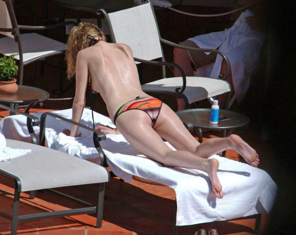 Celeb – Mischa Barton – Nude