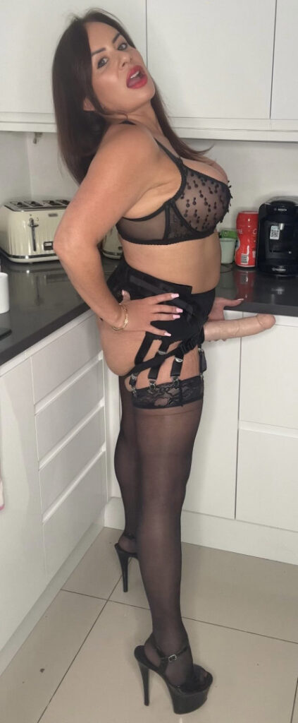 OnlyFans – Mistress R’eal – Nude