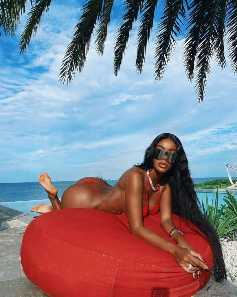 Instagram – Monifa Jansen – Nude