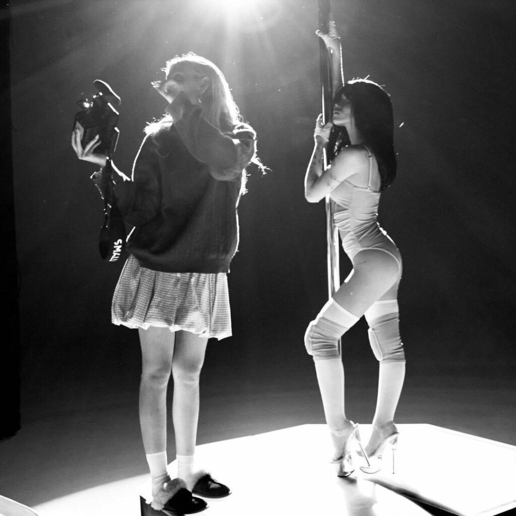 TikTok – Petite – Nessa Barrett – Nude