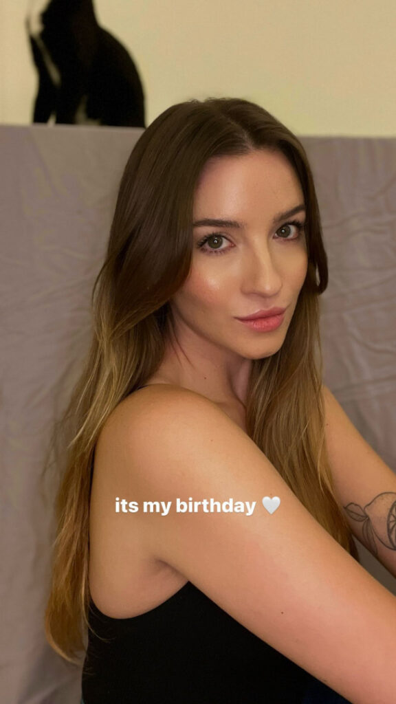 Twitch – Novaleesi – Nude