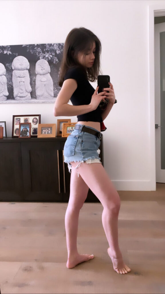 Instagram – Paige Searcy – Nude