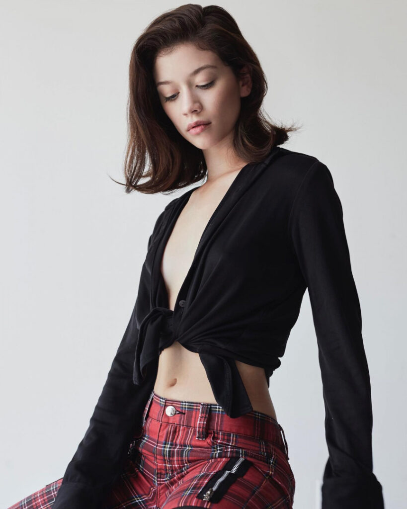 Instagram – Paige Searcy – Nude