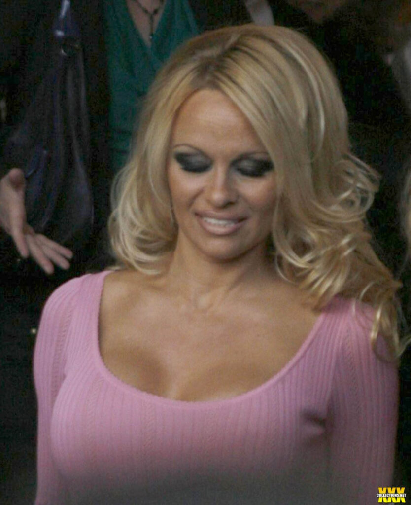 Celeb – Pamela Anderson – Nude