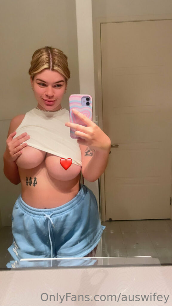OnlyFans – TikTok – Phoebewillow / avaaveryyy / auswifey / ava.avery – Nude