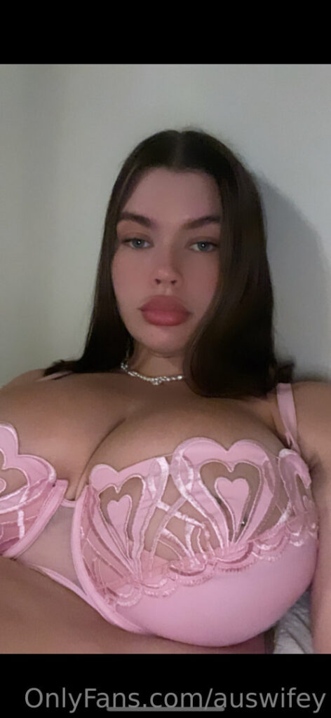 OnlyFans – TikTok – Phoebewillow / avaaveryyy / auswifey / ava.avery – Nude