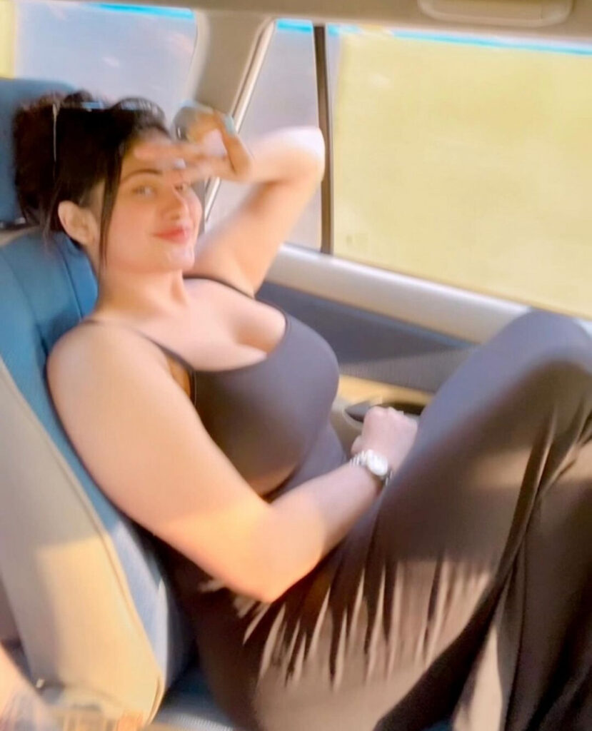 Celeb – T H I C C – MILF – Piumi – Nude