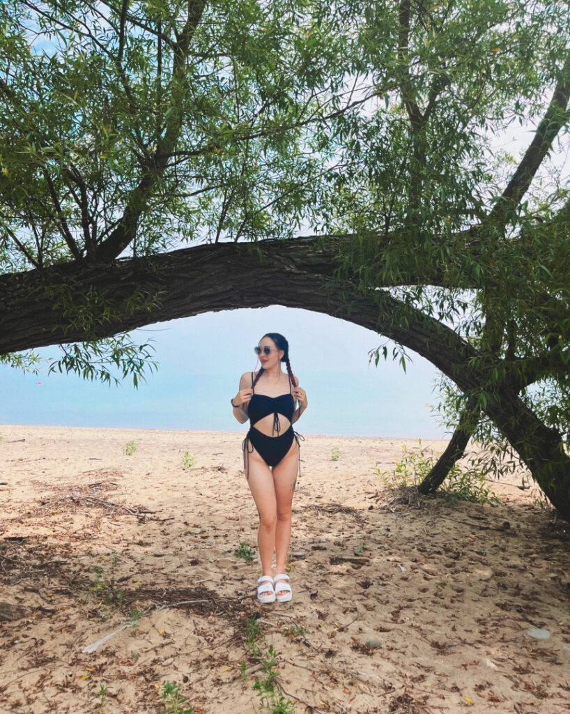 TikTok – rachleahx / Thneed Girl – Nude