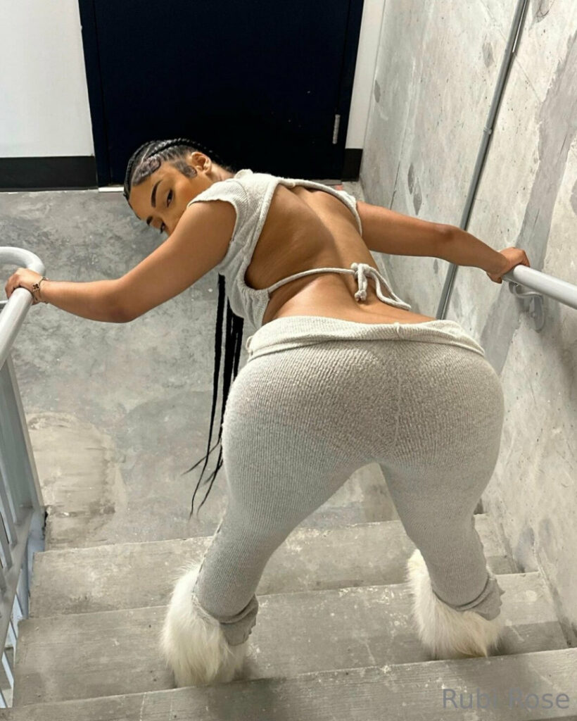 OnlyFans – T H I C C – Ebony – rubixrose – Nude